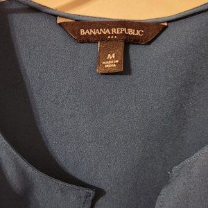Banana Republic lightweight sleeveless shirt
